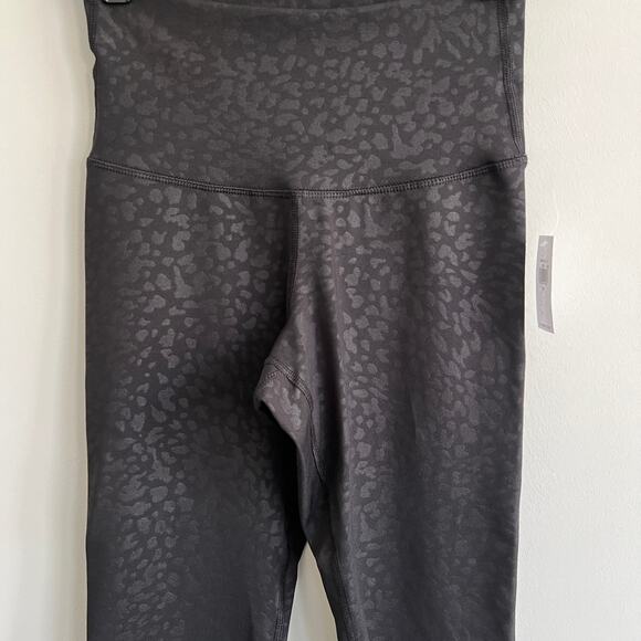 Old Navy Active Powersoft Go Dry Animal Print Legging Black on Black X - Picture 2 of 5